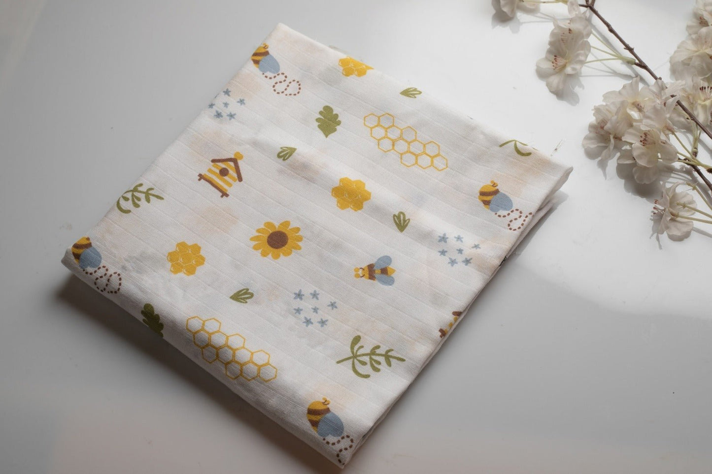 Muslin Bathtowel - Bee House print - momndada