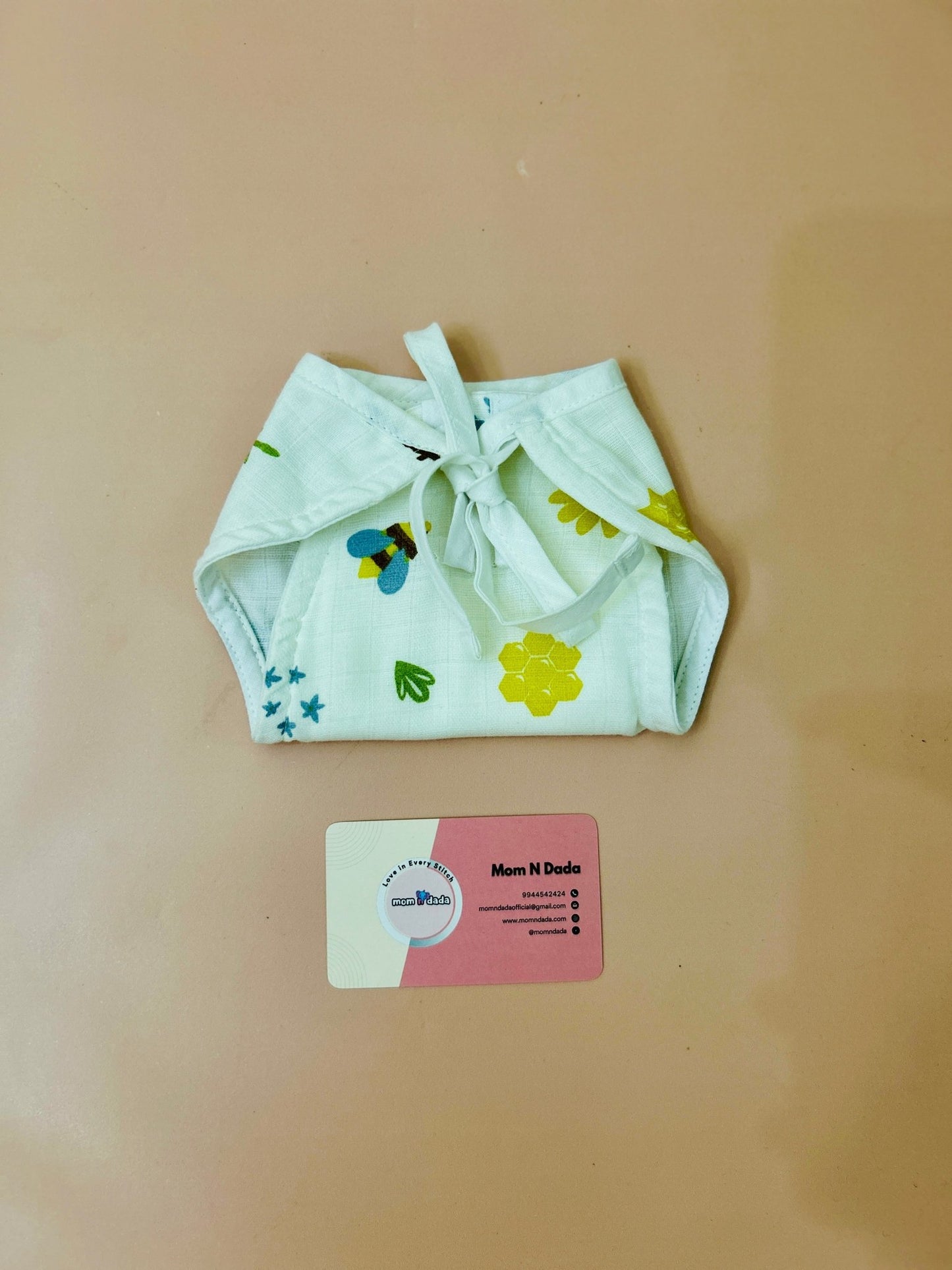 5 Layer Muslin Nappy - Honey Bee Print - momndada