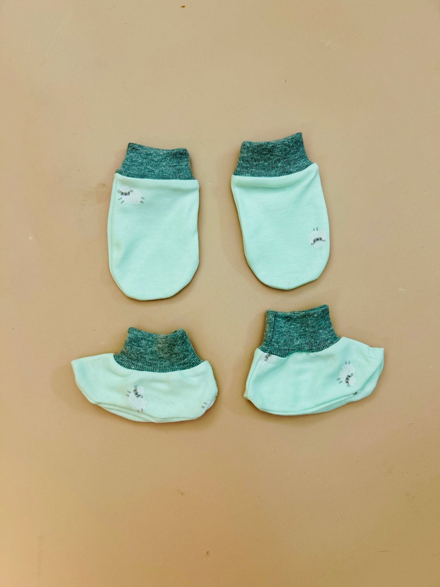 🧸 Mitten & Booties Set NB & 0 - 3 Month - Sheep Print - momndada