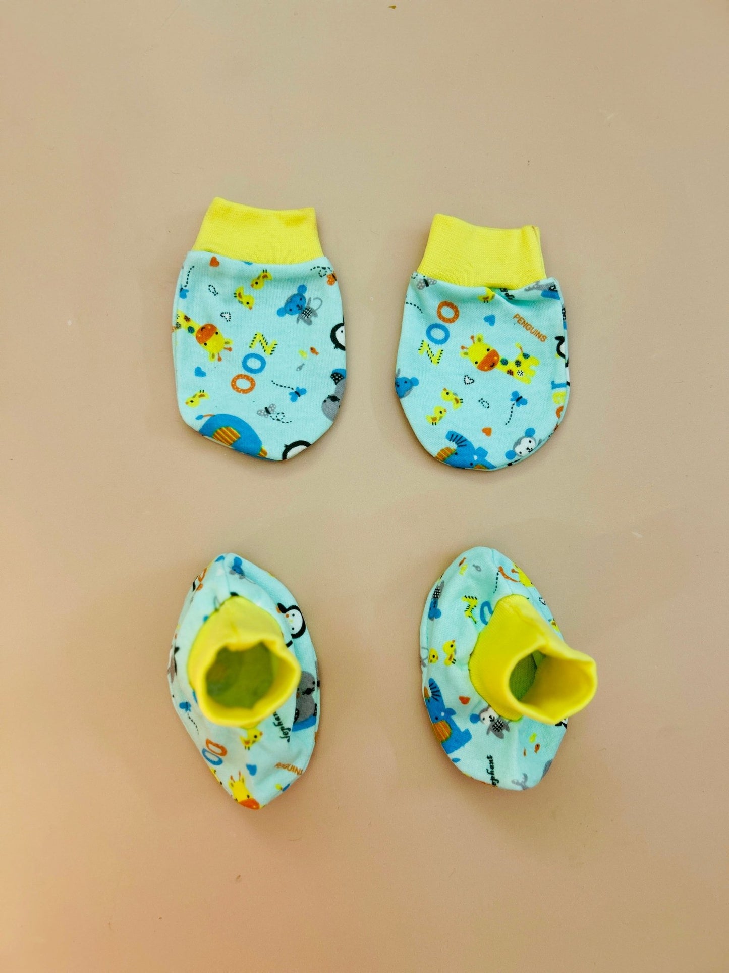 🧸 Mitten & Booties Set NB & 0 - 3 Month - Zoo Print - momndada