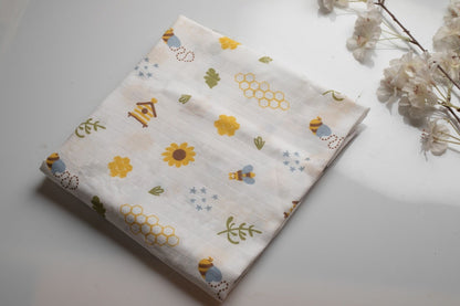 Muslin Bathtowel - Bee House print - momndada